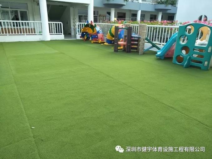 幼兒園人造草坪_案例工程_深圳市省一級(jí)華僑城一幼人造草坪鋪裝工程_環(huán)保材質(zhì)_深圳健宇體育